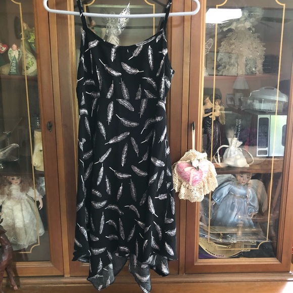 Adam Levine Collection Dresses & Skirts - Black & white feather dress